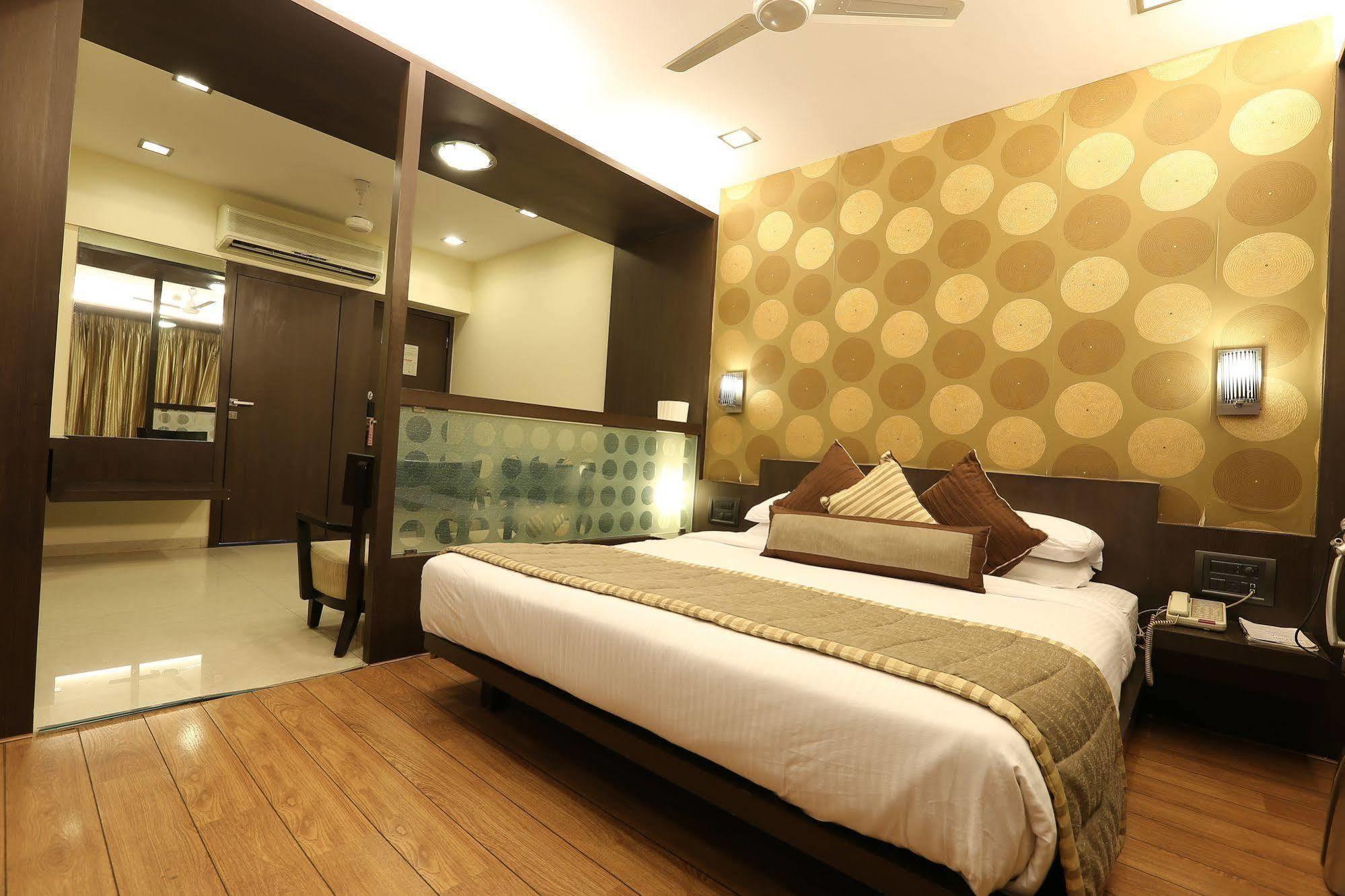 Hotel Silver Inn Mumbai Dış mekan fotoğraf